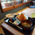 八代目傳左衛門めし屋 - アジフライ定食を2階席で食べた