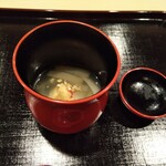 津の守坂 小柴 - 白ダツ   海老しんじょ 葛餡かけ。海老しんじょはつなぎまで海老を用いていて むっちゃ海老味。ダツは小柴さんの 穏やかな出汁をじっくり吸わせてあり、しみじみ旨い。やっぱ小柴さんの出汁は大好きだわ。