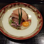 津の守坂 小柴 - 鰆の燻製。辛子醤油で食べるのですが、これは相当 旨かった♪ 前回のイサキもだが、小柴さんのお造りは 少し手を加えた品のほうが好きかも。