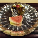 津の守坂 小柴 - 無花果&シャインマスカットのプルーン寄せ。美味しいけど、これは完全に洋だな。