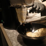 西麻布 焼肉 X - 胡麻油を作っております