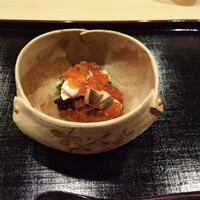 津の守坂 小柴 - 小原木：新イクラ  カマス  松茸   茄子   菊菜。これだけ色々と重ねてあるのに 味が散漫にならないあたりは技術なのかセンスなのか… しょっぱなから秋の味覚てんこ盛り(^_^)