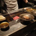 西麻布 焼肉 X - さっと炙るだけですが見事です