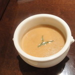 2012.11.12）ランチ（１０００円）のえびのスープ。香りも味も濃厚