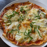 オリガノ - サラミ・玉ねぎ・ピーマンのピザ
