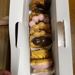 ミスタードーナツ - 下から　エンゼルクリーム、ストロベリーリング、フレンチクルーラー、ポンデチョコ、ポンデリング、ポンデストロベリー、チョコファッション