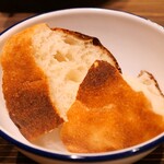 Kagurazaka Wain Shokudou Bisutoro Antoreido - 自家製パン