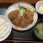 赤兵衛 - ♦︎餃子カツ定食（Ｍ）・・Mでもボリューミー(´0`*)