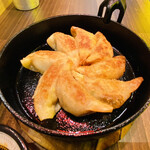 光月 - 餃子の焼き加減