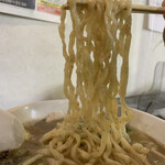 らー麺　Do・Ni・Bo - ちぢれ麺をリフト⤴️