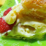 洋菓子倶楽部 KAREN - とろとろクリームをパイ菓子にのせて、ぱくっ