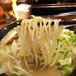 オハナ堂 - 「濃厚豚骨野菜らーめん」麺アップ