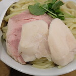 Tsukemen Sakurazaka - 鶏チャーシュー2枚と豚チャーシュー