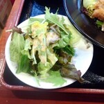 24時間 餃子酒場 - サラダ