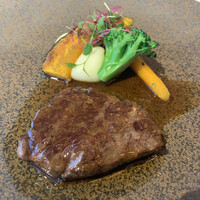 レストラン 花の木 - 国産牛ロース肉のソテー 野菜とポテトピューレ ソース ジュ ド ブフと共に
