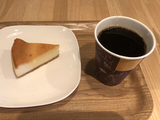 Paper Back Cafe - 濃厚NYチーズケーキとブレンドコーヒーのセット＠620円