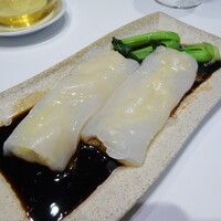 水綾閣 - 扇⾙蒸腸粉 ホタテ⾙と⻩ニラ⼊り腸粉