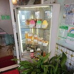 川ばた - 緊急事態宣言中で飲むことの出来ないジョッキの姿が虚しく見える・・