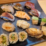 Sushi Harumasa - 令和3年9月 ランチタイム
                        松握り10貫、小鉢、玉子焼き、巻物、汁物デザート付 1400円