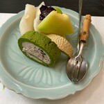 京・貴船ひろや - 五種盛り～フルーツ盛りと抹茶と小豆ムースのロールケーキ