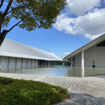 炭火割烹 蔓ききょう - 食後は佐川美術館で腹ごなし