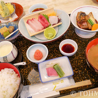 博多料亭 稚加榮 - 豪華な昼定食