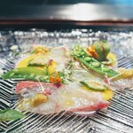 八王子うかい亭 - 夏野菜と魚介のサラダ