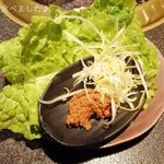 闇市 - “サンチュ（6枚）”で黒毛和牛の肉ミソ付きは210円也！！！