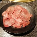 闇市 - 10打数8安打の人気者“タン塩”