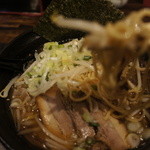 Kurohigeramen - 細くて、黄色い麺（黒ひげ）