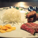 八王子うかい亭 - うかい特選牛ステーキ 100g サーロイン・ランプ 2種の味わいで