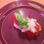 Sushiro - ②『筋子にぎり、 150円』、新鮮な筋子が「ドッサリ」と乗っかっている美味しい御寿司です。