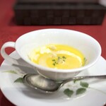 欧風カレー 白山舎  - ◆カボチャのスープ・・カボチャの甘みと＋の甘みを感じるスープ。量は少なめ。