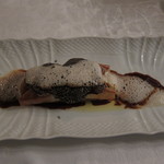 マダム・トキ - 「ランド産鴨フォアグラと兵庫県香住港　松葉蟹のフィロ包み焼きフレッシュトリフの香り」