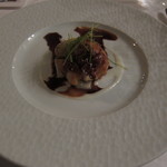 マダム・トキ - 「北海道産鮟鱇のムニエルと赤ワインでポシェした牡蠣、香ばしい自家製白金豚バラ肉のフュメ」
