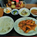 中華味処 悟空 - 日替わり定食：鶏唐揚げの辛煮（\900）