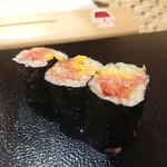 すし 良月 - トロたく巻き