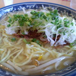 らぁ麺屋まるみ - 柚子の香りたっぷりでとろみのあるスープ