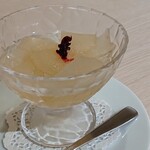 洋食屋ターレ - 秋麗梨のスープ、エルダーフラワー風味(薔薇のコンフィチュール添え)