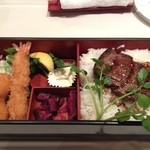 上野精養軒 - 牛フィレ肉のステーキ重(¥3,150)