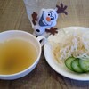 ルゥ・カフェ - 料理写真:パンとコーヒーを待つオラフ