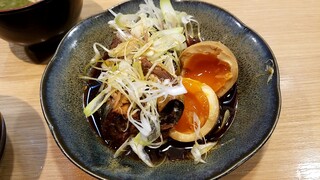 魚串さくらさく - さば玉を割ってみた