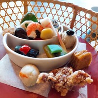 韻松亭 - ⚫二の膳花籠　出汁巻玉子　鰊甘露煮　茄子　隠元　松風
                    丸十　酢取り蓮根　蟹真丈　南瓜　唐揚げ　おから饅頭　揚げ煮他