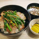 トンテキ食堂8 - トントロ定食(850円)どんぶりにしてもらいました