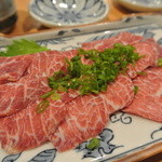 串松 - 馬刺し　￥８５０