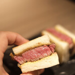 完全個室焼肉 GYU - シャトーブリアンのステーキサンド