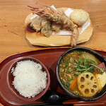 スープカレー奥芝商店 おくしばぁちゃん - おばぁの天ぷらカリー　大海老、鶏もも、半熟卵　4辛　2種の気まぐれ野菜　白米　並盛