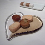 オーグードゥジュール ヌーヴェルエール - 2012年11月小菓子は食べきれず、持ち帰りました♪