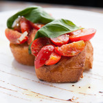 オーチョ - 『チェリートマトのグリルブルスケッタ』　見た目にも楽しんでいただけるよう心がけております。