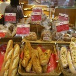 アンデルセン - 手前のパン陳列